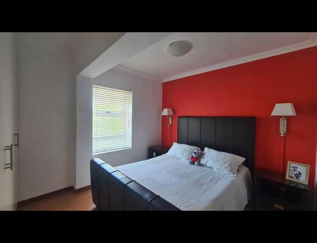 2 BEDROOM PROPERTY TO RENT IN STRAND CENTRAL